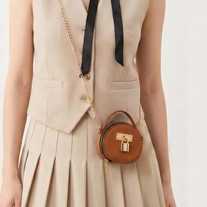 Monedero Redondo Mini con Patrón de Rayas Verticales, de Cuero PU, con Cierre de Broche, Adorno, Correa de Mano y Cremallera, para Fiestas, Citas, Aire Libre, para Chicas - Product Image 2