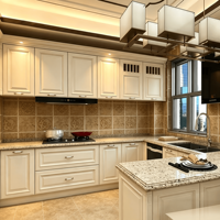 Cuisine Modulaire Personnalisée Style Européen, Armoires en Bois Massif, Panneaux de Porte en MDF et PVC, Plan de Travail en Îlot en Forme de L, Villa, Appartement