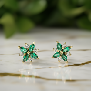 Orecchini a Perno con Fiore di Cristallo Verde, Placcati in Oro 18K, Taglio Marquise, Strass con Montatura a Griffe, Gioielli Classici da Donna per Uso Quotidiano - Product Image 2