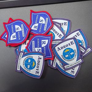 Etiquetas Tejidas Personalizadas de Alta Calidad, Parches Bordados con Texto o Logotipo Personalizado y Parches Tejidos de Tela para Uniformes Escolares - Product Image 3
