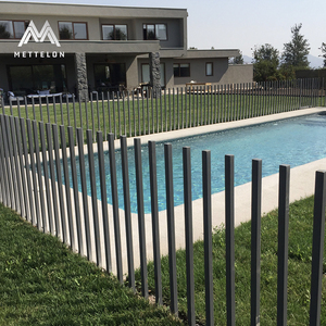 Paneles de Cerca Metálica Decorativa Personalizados, Postes de Cerca de Aluminio con Recubrimiento en Polvo para Seguridad y Mejora Estética del Área de la Piscina - Product Image 1