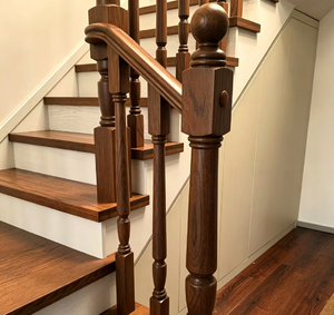 Balaustre de roble rojo macizo Premium de 42 ", parte superior cuadrada, piezas de escalera personalizadas, barandillas y pasamanos, suministro directo de fábrica desde Vietnam - Product Image 6