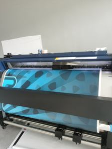 วอลเปเปอร์ม้วน340gsm กันน้ำพิมพ์ได้ทำจากใยสังเคราะห์ใช้เป็นตัวทำละลายเป็นมิตรกับสิ่งแวดล้อมพื้นหลังสำหรับถ่ายรูปห้องนั่งเล่นโรงเรียน - Product Image 5