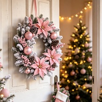 Guirlande de Noël Artisanale Rose Vif Givrée pour Intérieur, Ensemble de Décorations de Fêtes avec Boules Artificielles, Poinsettias et Cône de Pin