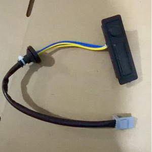 Interruptor de Maletero Nissan 25380-3NA0A Negro para Reemplazo y Reparación de Automóviles, Compatible con Dfac - Product Image 1