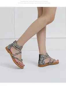 Penjualan laris sandal gaya etnik Bohemian 2024 baru retro liburan tepi pantai sandal Romawi sepatu wanita bawah datar pantai