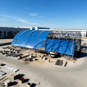 ออกแบบมาเพื่อการเล่นบาสเกตบอลและแบดมินตัน สนามกีฬาในร่มหลังนี้ผสานการออกแบบที่ทันสมัยเข้ากับโครงสร้างเหล็กสำเร็จรูปน้ำหนักเบา - Product Image 3