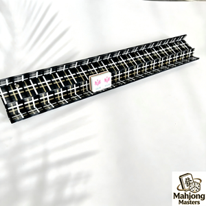 Supports de <span class=keywords><strong>Mahjong</strong></span> en Acrylique à Carreaux Noirs, Blancs <span class=keywords><strong>et</strong></span> Dorés, Édition Limitée Luxe Américain, Base Large de 20 Pouces, Convient à Plusieurs Tailles de <span class=keywords><strong>Mahjong</strong></span> - Product Image 2