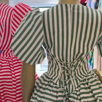 Robe élégante à col carré et manches bouffantes taille haute, nouvelle collection été 2026, style transfrontalier Europe-Amérique pour femmes