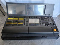 Console d'éclairage de scène professionnelle DMX512 pour contrôle des lumières LED de scène pour performance DJ avec contrôleur de clavier et flight case
