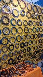 Différentes tailles TB 125*160*18 125*160*17 joints de camion de <span class=keywords><strong>couleur</strong></span> et de taille personnalisés joint d'huile de moyeu arrière - Product Image 6