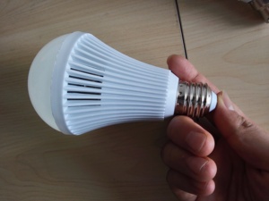 Bóng Đèn <span class=keywords><strong>Led</strong></span> Khẩn Cấp E27 B22 Độ Sáng Cao Với Trình Điều Khiển Cách Ly Thời Gian Làm Việc Dài - Product Image 3