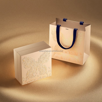 Boîtes cadeaux exquises, finition mate, carton gaufré, dorure à chaud disponible, différentes tailles pour fleurs et autres cadeaux