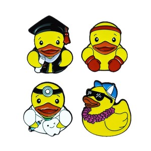 Broche Único de Patito Amarillo Profesional, Lindo Accesorio de Ropa de Aleación Esmaltada, Insignia Creativa de Dibujos Animados para Decoración de Mochilas - Product Image 5