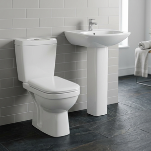 Ensemble de sanitaires en céramique de fabrication indienne, comprenant un WC deux pièces et un lavabo demi-pied. - Product Image 5