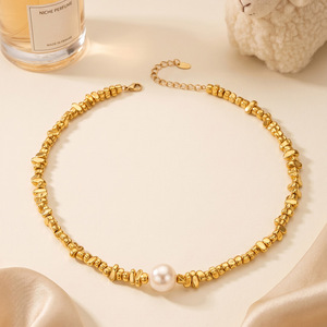 Collier de perles d'imitation irrégulières, bijoux élégants faits à la main pour femmes - Product Image 4