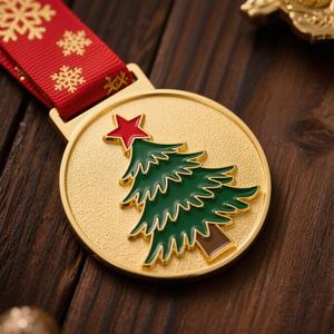 Medaglia Personalizzata Natalizia 2025 in Lega di Zinco Placcata Oro con Stampa UV e Smalto Morbido, <span class=keywords><strong>Souvenir</strong></span> Festivo a Tema Albero - Product Image 6