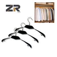 ZERUN – Présentoir double niveau en fonte blanc moderne multifonctionnel avec pinces brillantes pour vêtements et sous-vêtements, idéal pour les magasins de prêt-à-porter