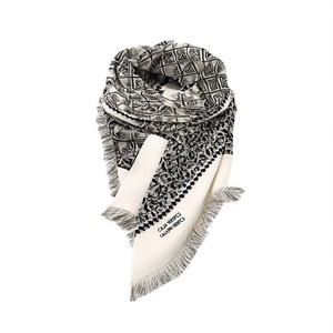 Sciarpa triangolare multifunzionale 135x60 cm per donna e uomo, accessorio moda per il collo - Product Image 1