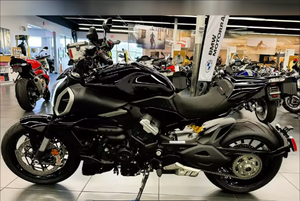 VENTA DE MOTOCICLETA DEPORTIVA <span class=keywords><strong>DUCATI</strong></span> <span class=keywords><strong>DIavel</strong></span> <span class=keywords><strong>V4</strong></span> - Negra, LISTA PARA CONDUCIR, MODELO 2025 - Product Image 3
