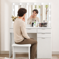 Coiffeuse moderne éclairée avec panneau en bois, miroir intégré, design blanc pour chambre à coucher