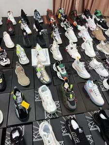 รองเท้าเฉิน รองเท้ากีฬาแบรนด์หรู บรรจุภัณฑ์แบบคละ รองเท้ามือสอง - Product Image 2