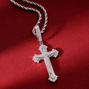 Ciondolo a Croce Gotica Iced Out Hip Hop in <span class=keywords><strong>Argento</strong></span> Sterling 925 con <span class=keywords><strong>Ali</strong></span> Decorate per Uomo, Lusso VVS 1 <span class=keywords><strong>D</strong></span> Moissanite Supera il Test del Diamante - Product Image 4