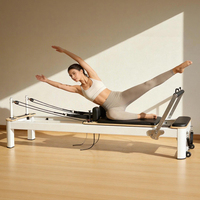 Reformer de Pilates en aluminium, cadre blanc, accents en bois, plateforme silencieuse, ressorts réglables, 243 cm, robuste, durable, portable, pour entraînement du tronc