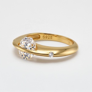 Bague dôme flottante en argent sterling 925 plaqué or 18 carats avec moissanite - Product Image 2