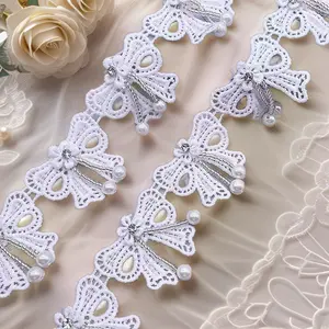 Prix raisonnable 4.5cm Blanc Perle Brodé Dentelle Tissu 3D Fleur Décoration Main Arc avec perle pour Vêtements Accessoires DZ10