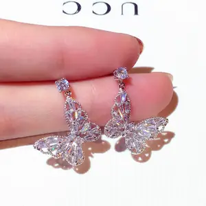 Anting Kristal Terbaik Mewah Anting Stud Kupu-kupu Pintar Premium Desain Baru Diskon Besar-besaran Perhiasan Estetika untuk Hadiah Wanita