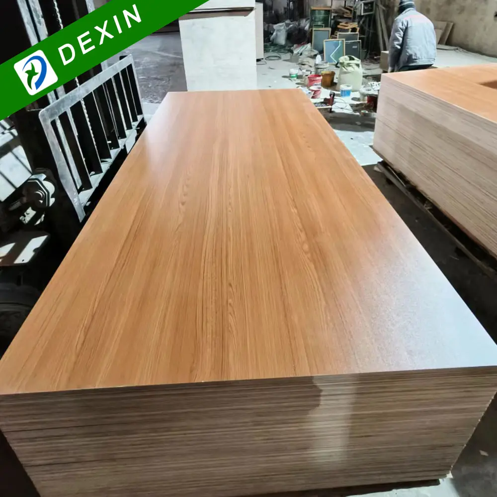 12mm 16mm 18mm grain de bois ou contreplaqué marin de mélamine de couleur unie pour armoire de cuisine