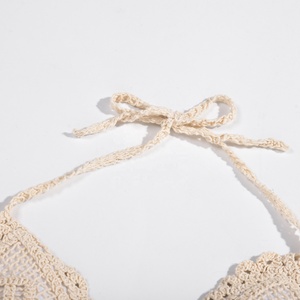 Haut de bikini en crochet fait main pour femme avec accents perlés, idéal pour les <span class=keywords><strong>voyages</strong></span> exotiques à la plage. Prise en charge ODM & OEM. - Product Image 4