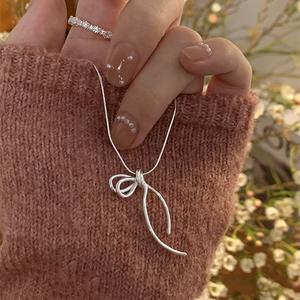 Collier minimaliste en argent pur S925, design simple, stylo et petit poisson, luxe léger, pendentifs et breloques haut de gamme - Product Image 1