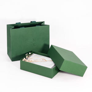 Boîte en carton rigide à vêtements avec logo de luxe personnalisé Emballage cadeau Boîte cosmétique avec couvercle et base en <span class=keywords><strong>deux</strong></span> pièces avec sac en papier - Product Image 1