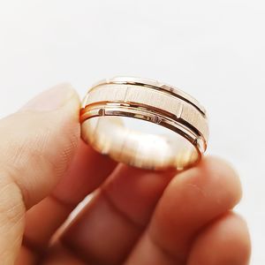 แหวนแต่งงานอุตสาหกรรมยาง8มม. สำหรับผู้ชายของขวัญวาเลนไทน์แบบตะวันตกแหวนทองกุหลาบเครื่องประดับไทเทเนียม - Product Image 5