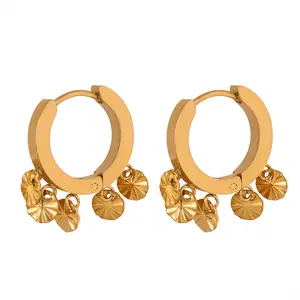 Elegante impermeável jóias aço inoxidável brincos ouro durável banhado huggie hoop brincos com moeda charme pendente