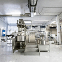 Cuve d'homogénéisation et d'émulsification industrielle en acier inoxydable avec broyeur colloïdal intégré et pompe à cisaillement élevé pour crèmes, lotions et liquides 50-500L