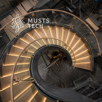 Escalier sur mesure pour projet architectural, taille, couleur et matériaux personnalisés, directement de l'usine