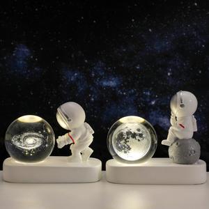 Lámpara Nocturna con Figura de Astronauta, Bola de Cristal Luminosa, Base Decorativa, Lámpara de Noche para Dormitorio, Decoración del Hogar, Regalo de Navidad - Product Image 5