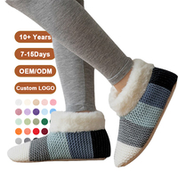 Chaussettes pantoufles d'intérieur chaudes et épaisses en tricot coloré pour femme, doublées en sherpa, antidérapantes, pour l'automne/hiver (OEM)