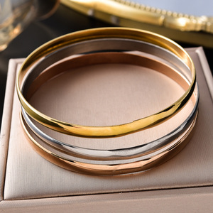 Conjunto de brazaletes de acero inoxidable multicolor, chapados en oro de 18k, con acabado liso y pulido, para mujer, de lujo, para regalo de boda. - Product Image 5
