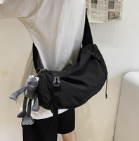 Sac à bandoulière en nylon personnalisé, style streetwear, léger, multi-poches, grande capacité, pour un usage quotidien
