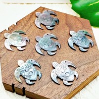 Noir Tahitien Mère Perle Tortue Charmes Sculpté À La Main MOP Pendentif Naturel Organique Hawaïen Conception pour Cadeau Alliage Pierre