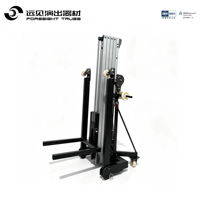 Torre elevadora de altavoces de arreglo lineal de alta resistencia con manivela manual, patas de soporte y patas niveladoras para el montaje de sistemas de audio en escenarios de conciertos