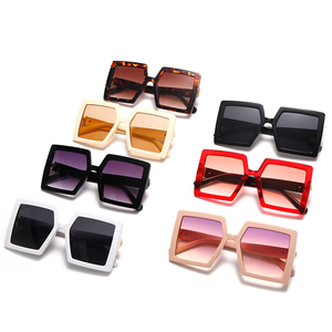 Occhiali <span class=keywords><strong>da</strong></span> sole quadrati oversize per donna Designer di marca Punk grandi occhiali <span class=keywords><strong>da</strong></span> sole uomo UV400 tinta sfumature occhiali <span class=keywords><strong>da</strong></span> <span class=keywords><strong>vista</strong></span> sfumati - Product Image 6