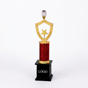 Trophée plaqué or avec colonne rouge et design étoile, modèle 694 A B C, pour récompenses sportives, avec base en bois noir. - Product Image 1