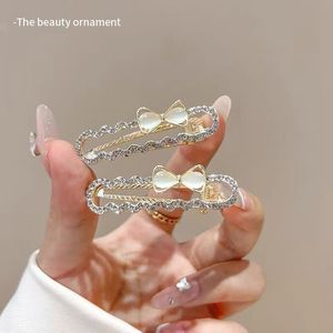 Pasador de pelo con lazo de diamantes de imitación de diseño exclusivo, novedad 2026, pasador de pelo de alta gama con estilo. - Product Image 4