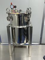 Boîtier de filtre multi-sacs en acier inoxydable industriel, surface polie, entrée/sortie inférieure personnalisable pour la filtration des liquides