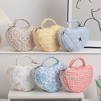 Tas kosmetik wanita modis tahan lama poliester portabel penutup ritsleting berlapis bunga kapasitas sedang desain Niche ramah lingkungan